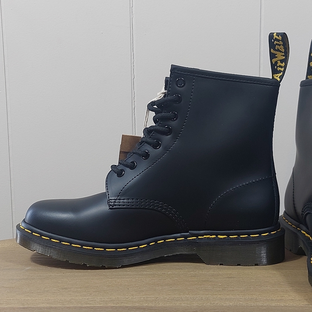 NWT! Dr. Martens 1460 Black Smooth Leather Women's size 9 Mens size 8 - Picture 6 of 14